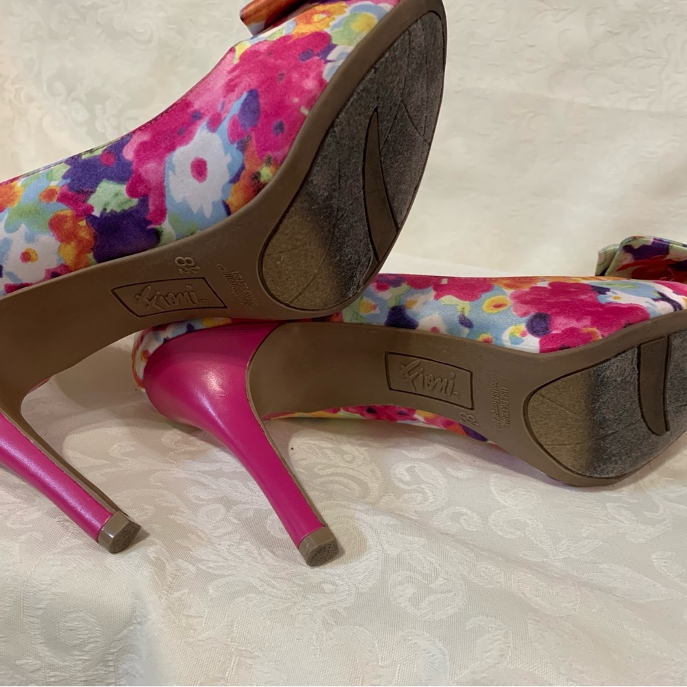 Fioni heels, 8.5, multi colored cloth over man made material - Picture 5 of 6
